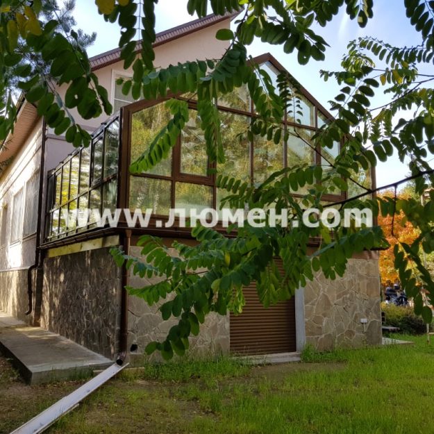 Оранжерея на крыше гаража