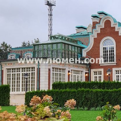 Оранжерея с ломанной кровлей