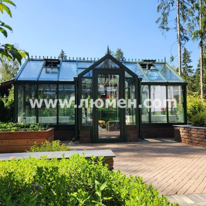 Зимняя теплица после монтажа